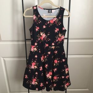 Agnes & Dora Fisher Dress floral on navy